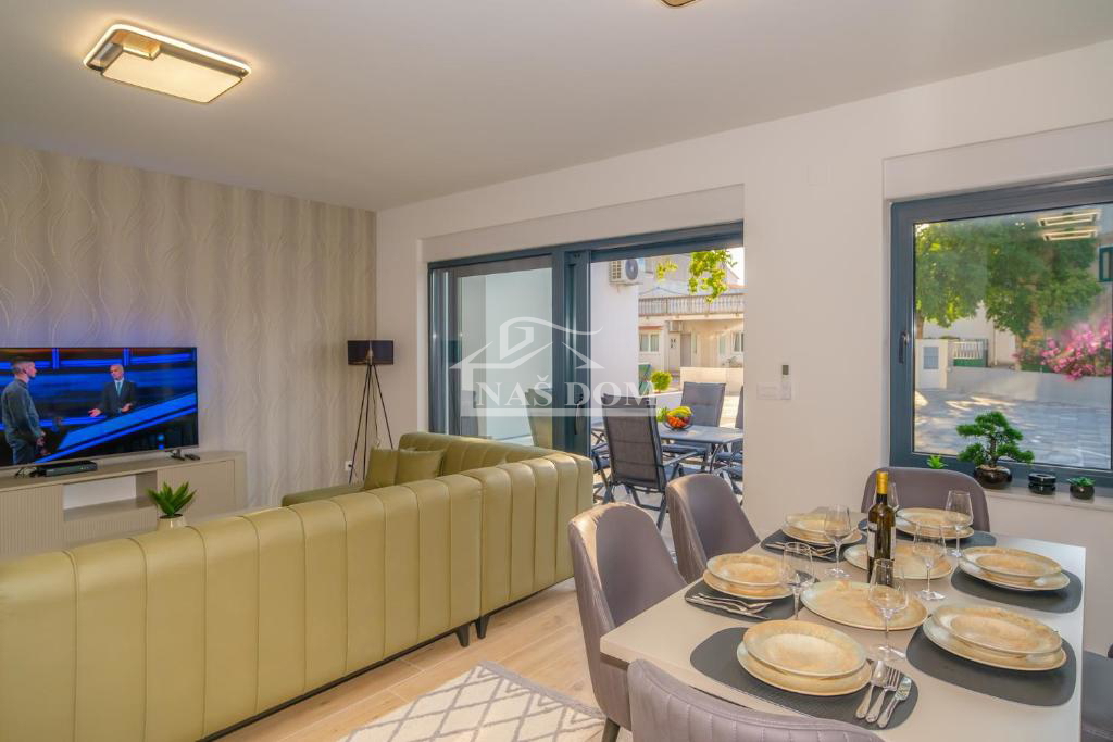 Vodice - **CENTRO** casa a schiera con piscina e terrazza panoramica, vista mare