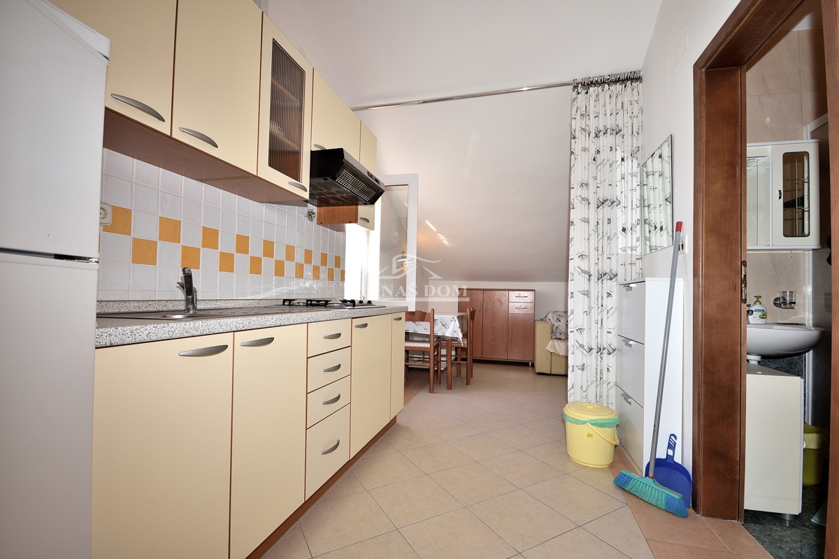 Vodice, Srima - appartamento su tre piani a 450 m dalla spiaggia