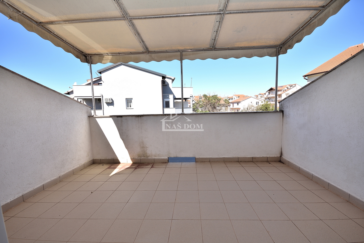 Vodice, Srima - appartamento su tre piani a 450 m dalla spiaggia