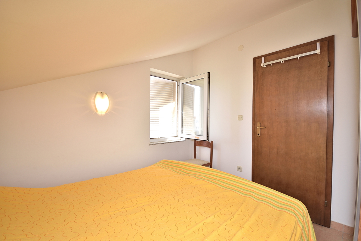 Vodice, Srima - appartamento su tre piani a 450 m dalla spiaggia