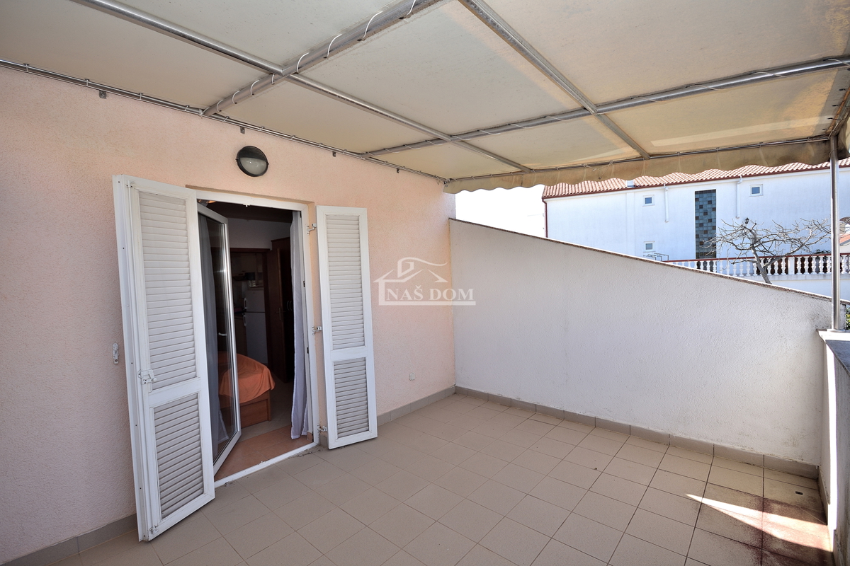 Vodice, Srima - appartamento su tre piani a 450 m dalla spiaggia