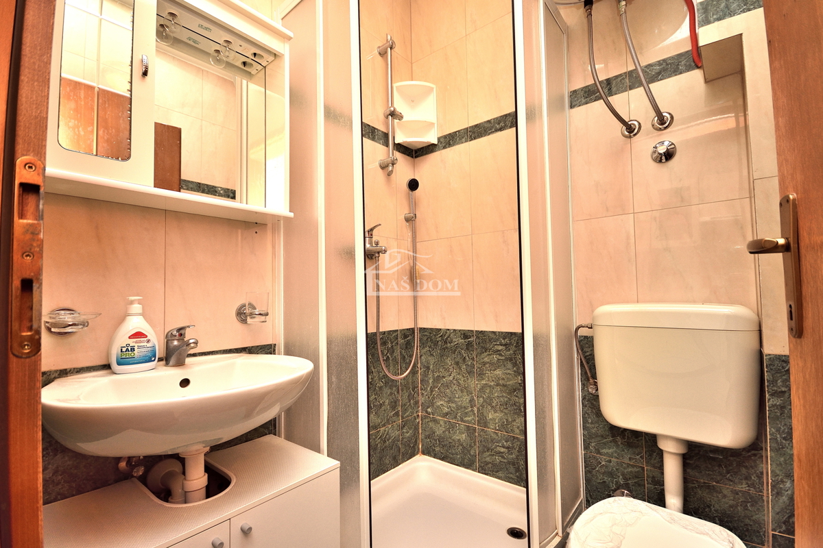 Vodice, Srima - appartamento su tre piani a 450 m dalla spiaggia