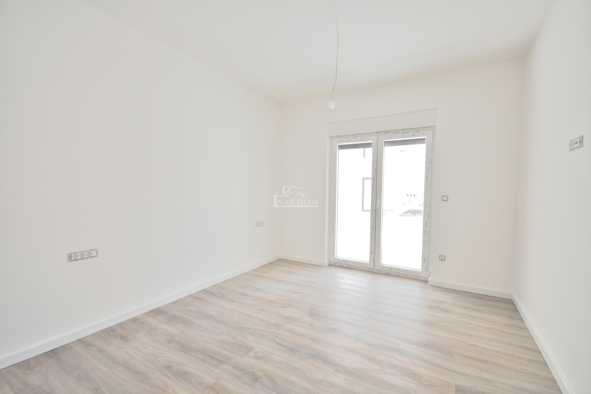 Vodice - Appartamento di lusso S1 con giardino, posizione tranquilla