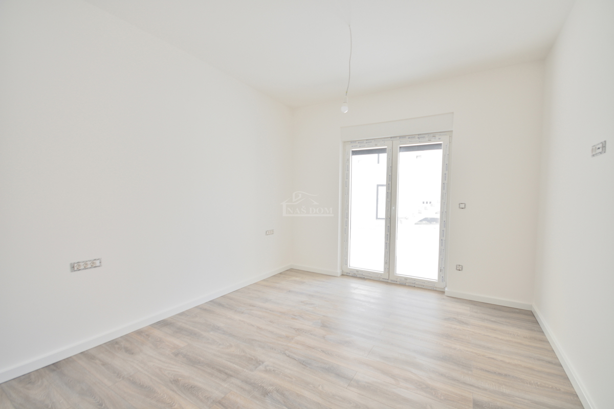 Vodice - Appartamento di lusso S1 con giardino, posizione tranquilla