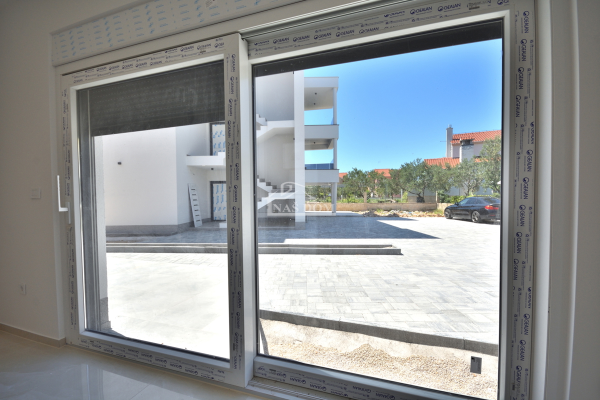 Vodice - Appartamento di lusso S1 con giardino, posizione tranquilla