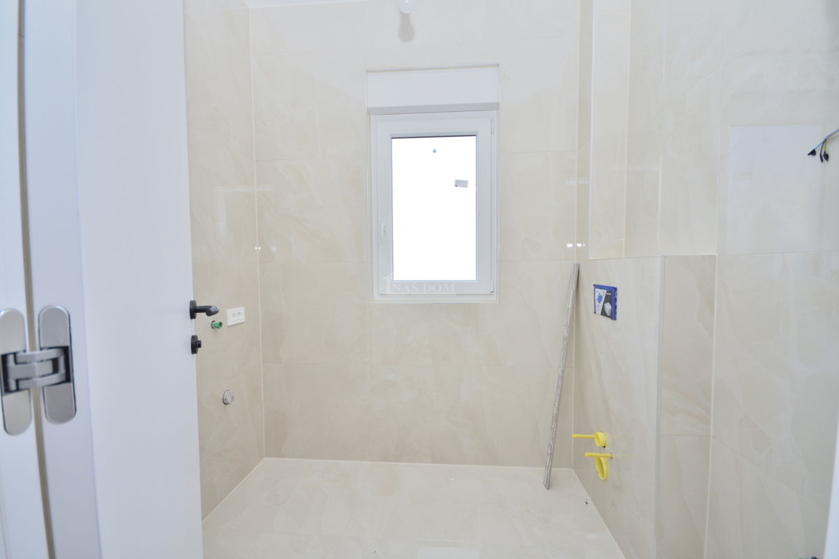 Vodice - Appartamento di lusso S1 con giardino, posizione tranquilla