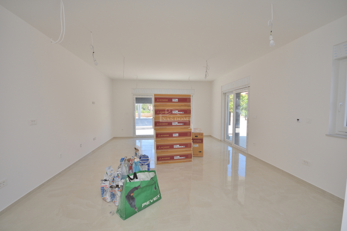 Vodice - Appartamento di lusso S1 con giardino, posizione tranquilla