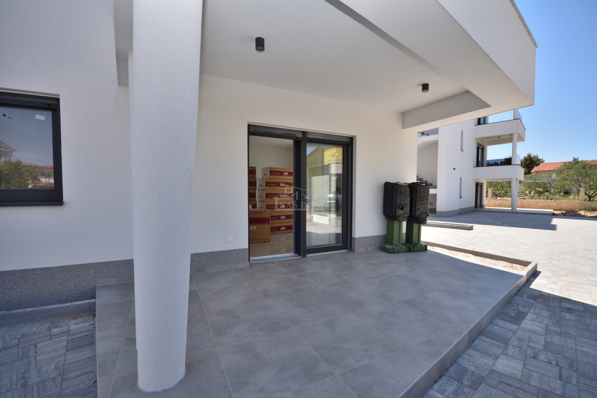 Vodice - Appartamento di lusso S1 con giardino, posizione tranquilla