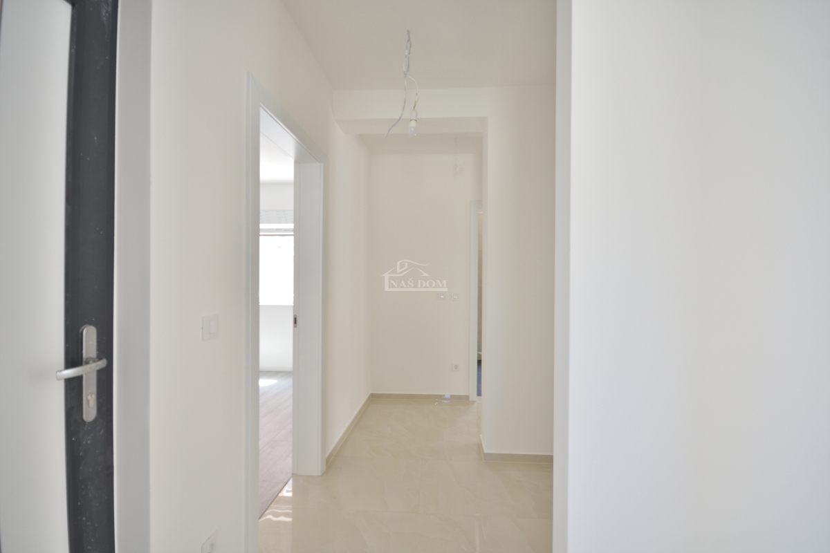 Vodice - Appartamento di lusso S1 con giardino, posizione tranquilla