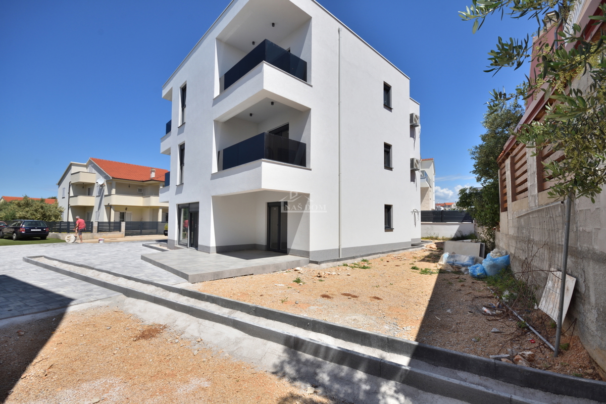 Vodice - Appartamento di lusso S1 con giardino, posizione tranquilla