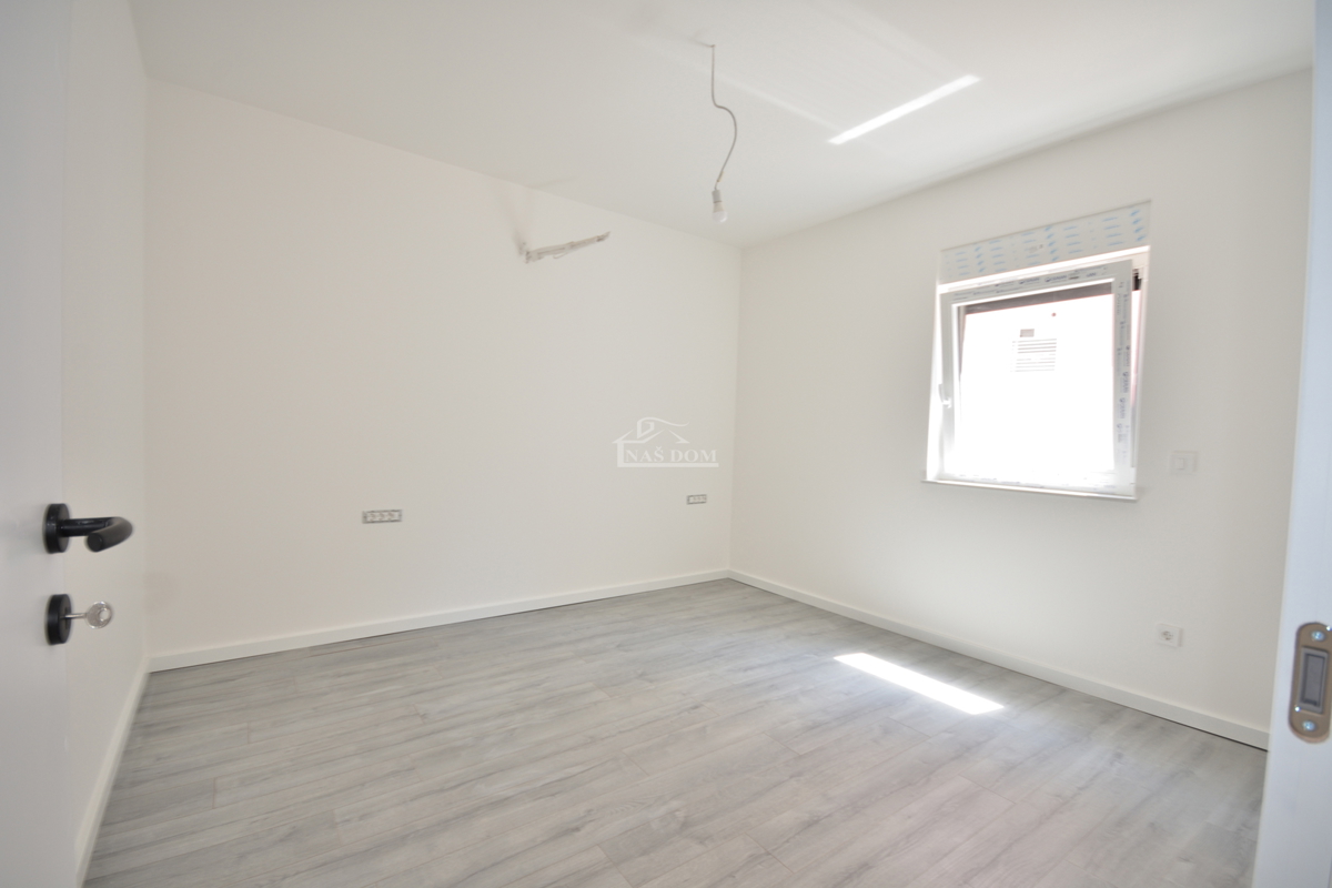 Vodice - Appartamento di lusso S1 con giardino, posizione tranquilla