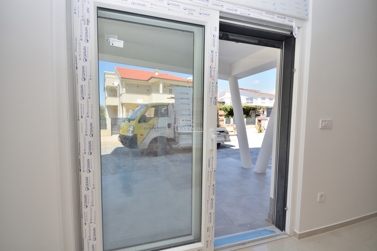 Vodice - Appartamento di lusso S1 con giardino, posizione tranquilla