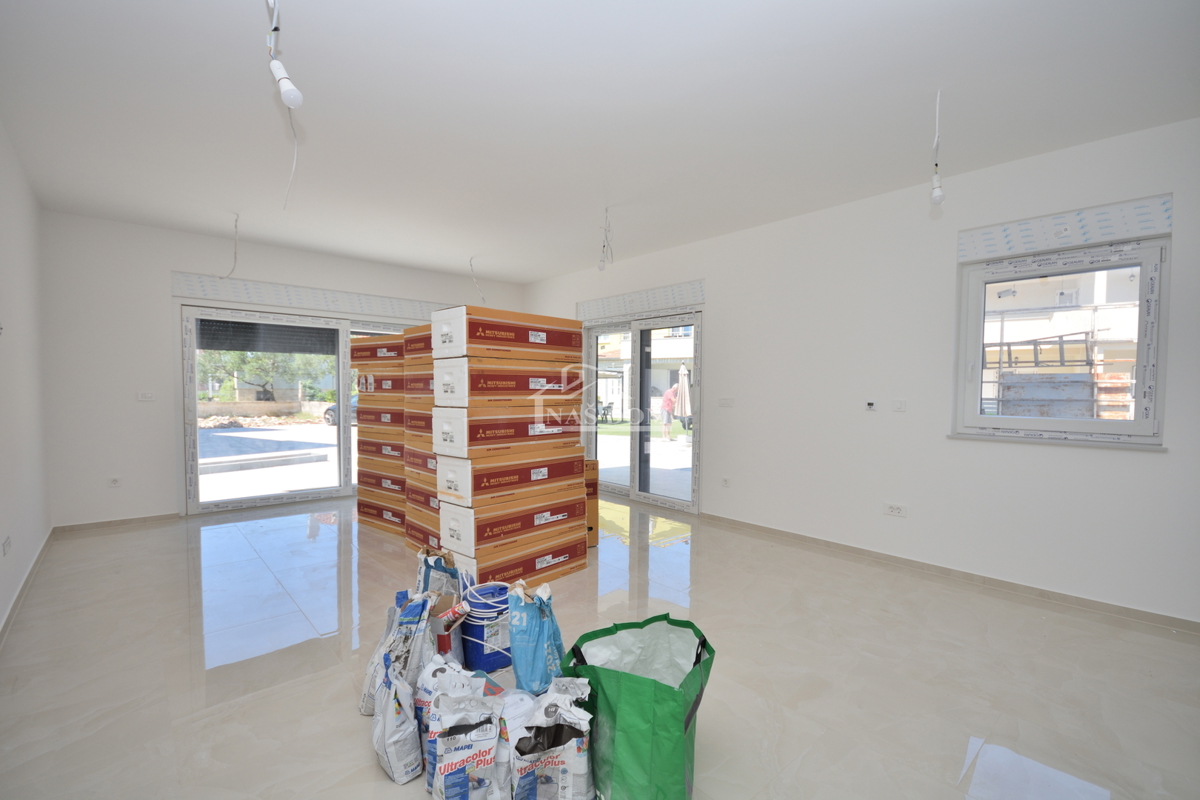 Vodice - Appartamento di lusso S1 con giardino, posizione tranquilla