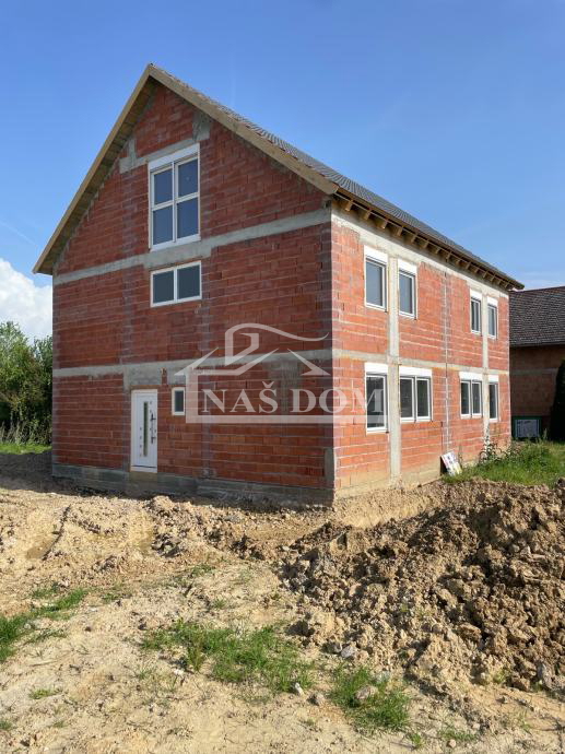 Kutina - casa bifamiliare con giardino