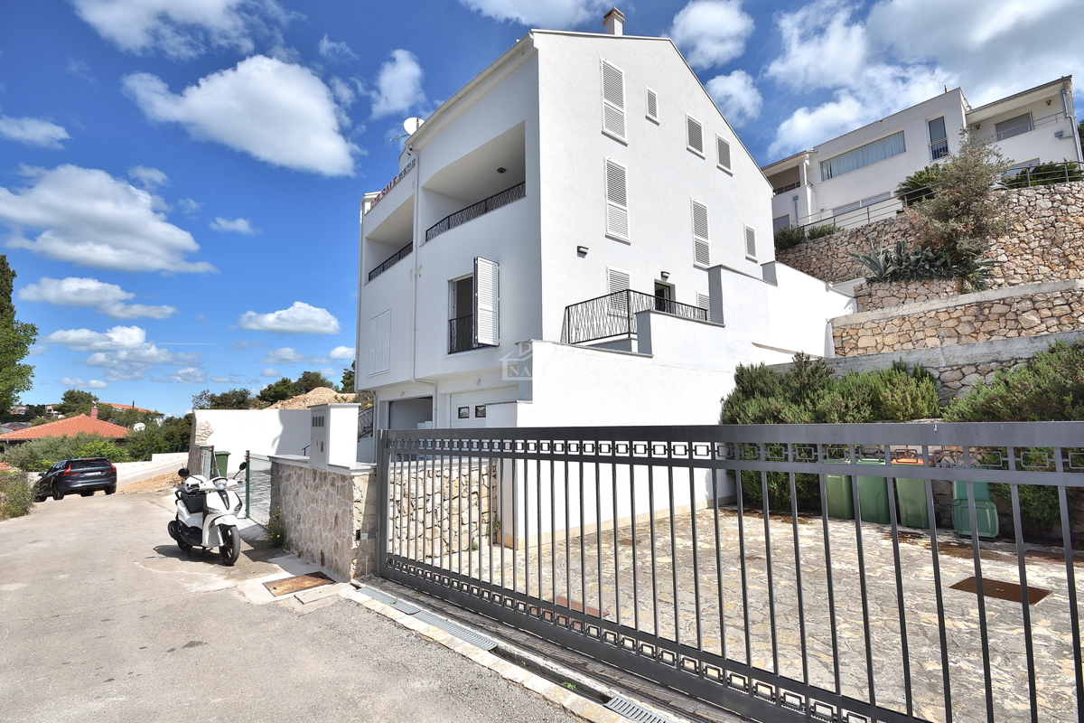 Tisno - **NUOVA COSTRUZIONE** Appartamento S4 con vista mare