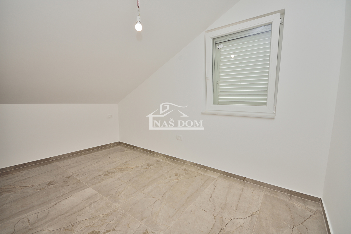 Tisno - **NUOVA COSTRUZIONE** Appartamento S4 con vista mare