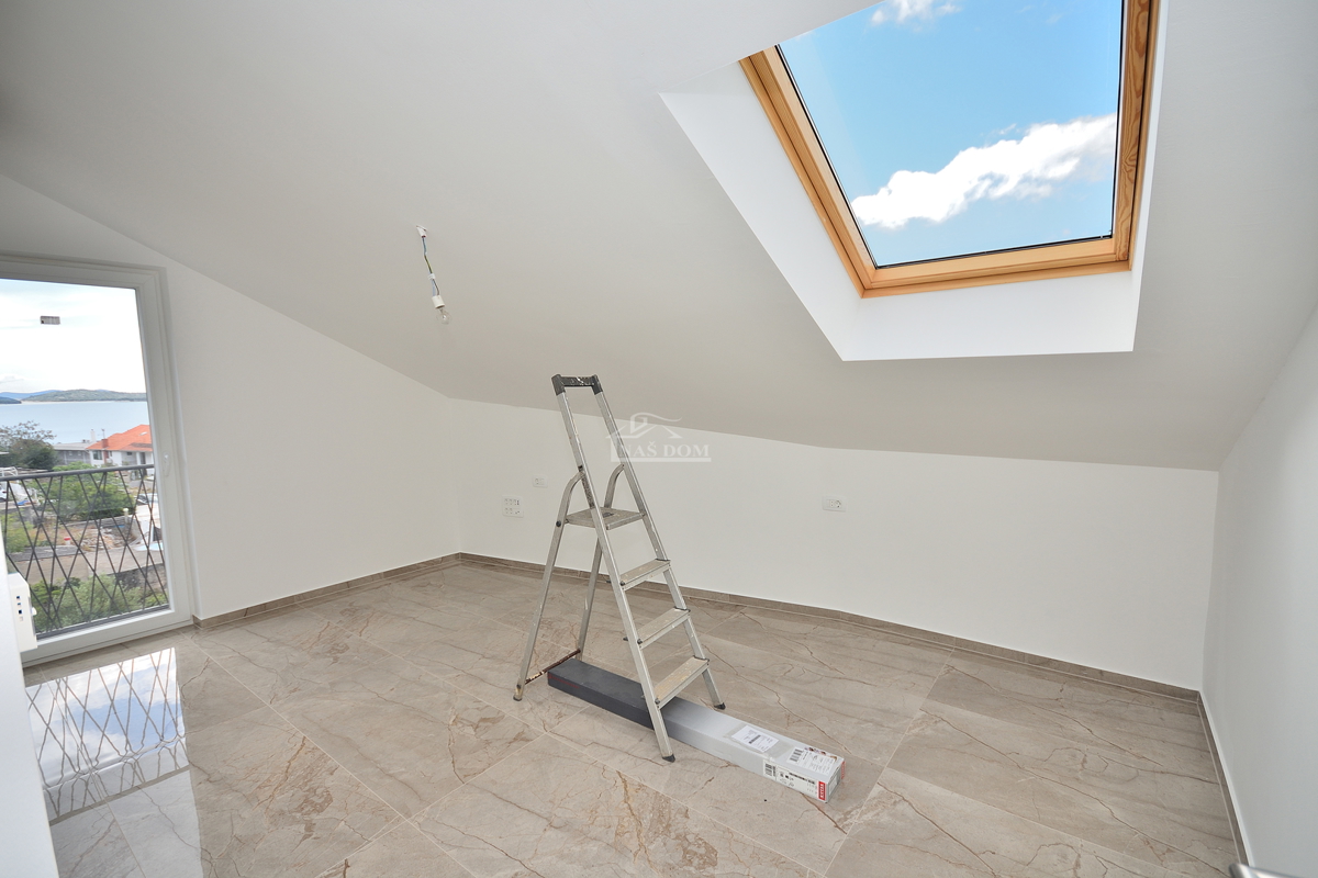 Tisno - **NUOVA COSTRUZIONE** Appartamento S4 con vista mare