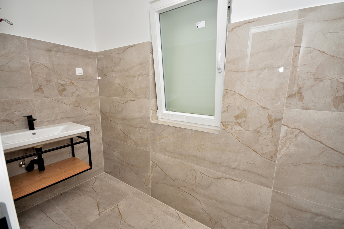 Tisno - **NUOVA COSTRUZIONE** Appartamento S4 con vista mare