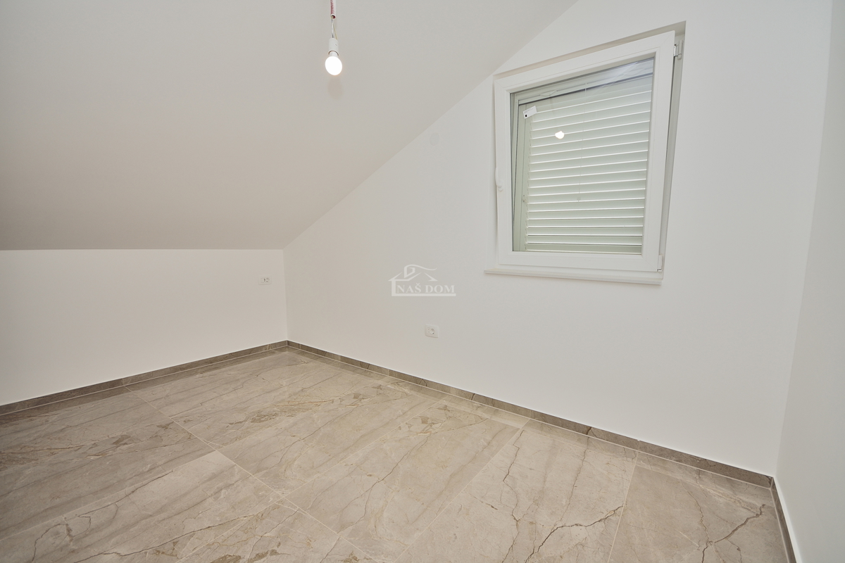 Tisno - **NUOVA COSTRUZIONE** Appartamento S4 con vista mare