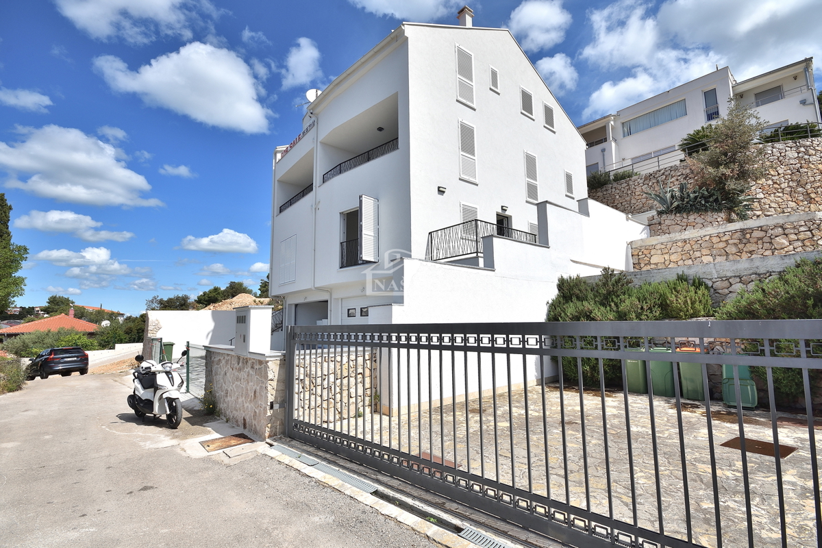 Tisno - **NUOVA COSTRUZIONE** Appartamento S4 con vista mare