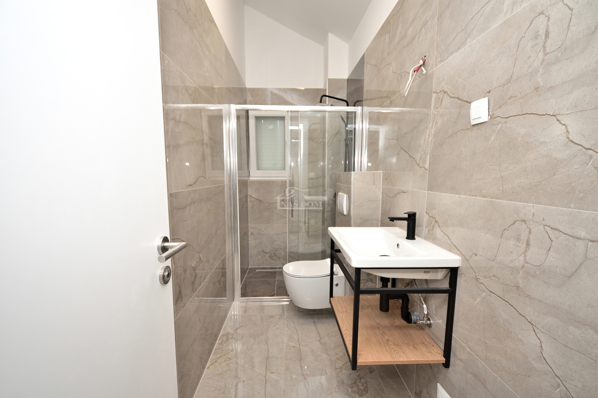 Tisno - **NUOVA COSTRUZIONE** Appartamento S4 con vista mare