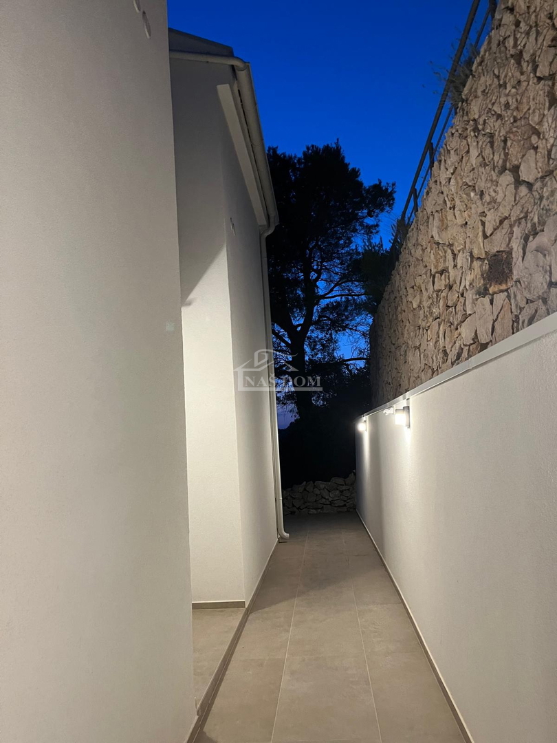 Tisno - **NUOVA COSTRUZIONE** Appartamento S4 con vista mare