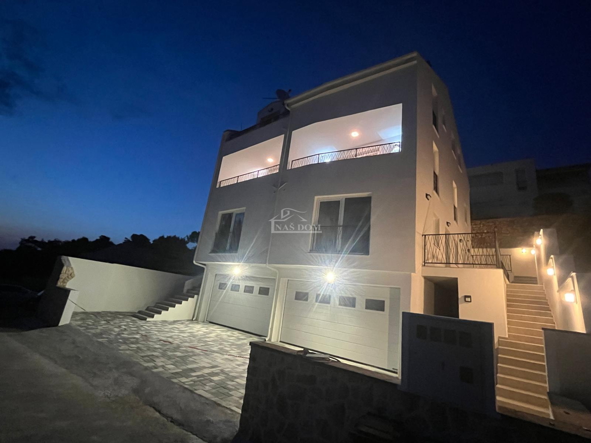 Tisno - **NUOVA COSTRUZIONE** Appartamento S4 con vista mare