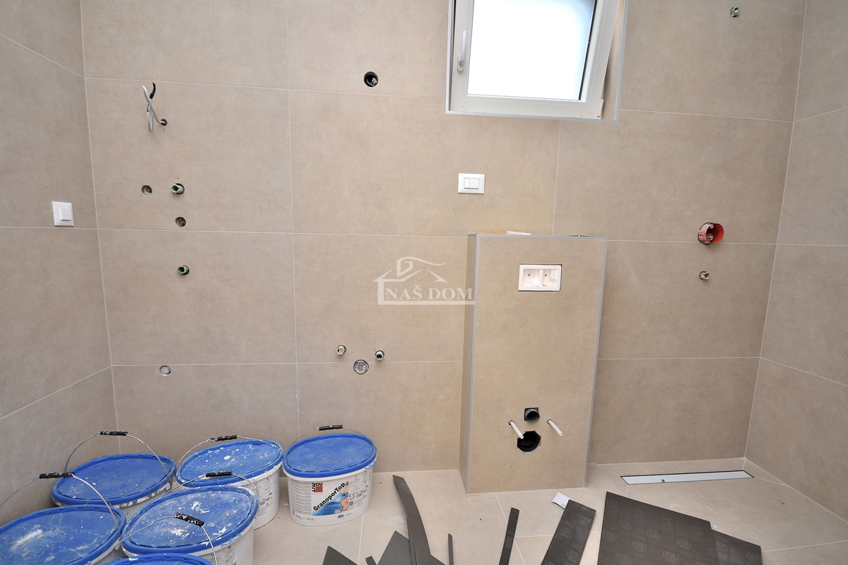 VODICE - **POSIZIONE ECCEZIONALE** *NUOVA COSTRUZIONE* Casa S1, 150 m dalla spiaggia