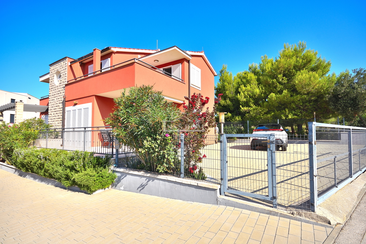 TRIBUNJ - casa con vista mare, a 400 m dalla spiaggia