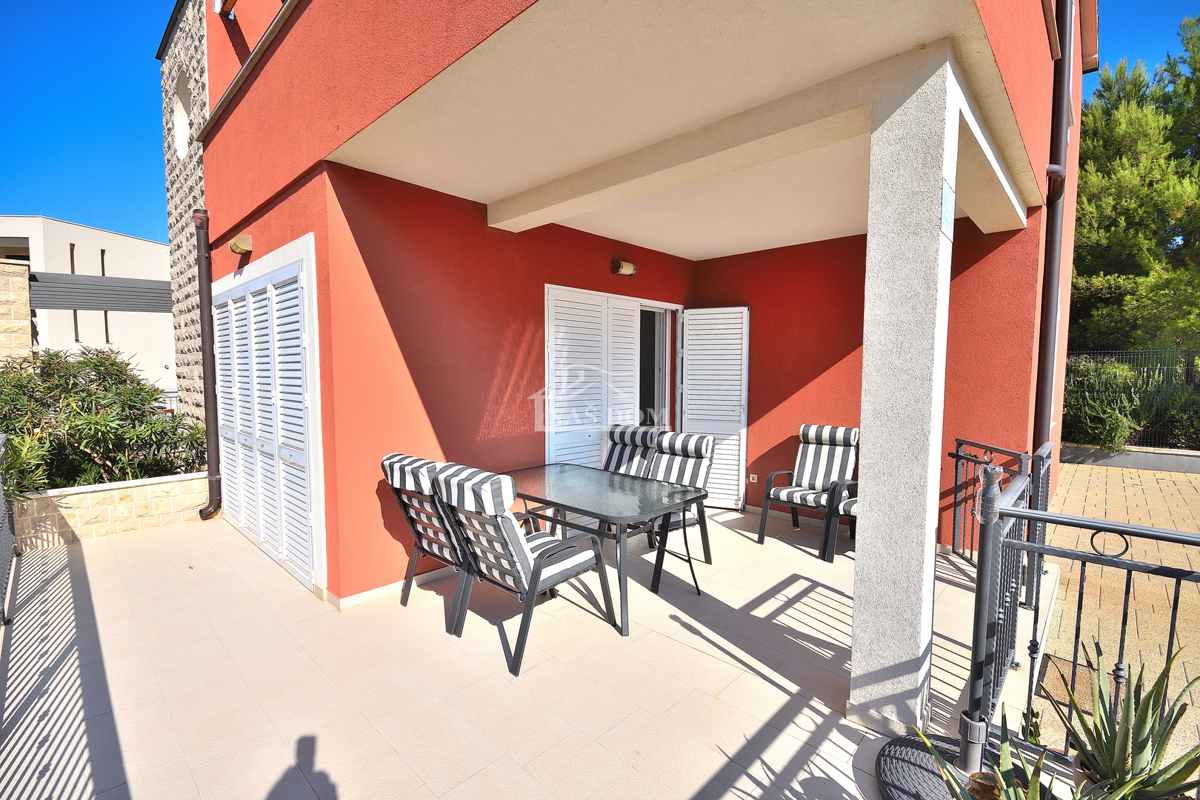 TRIBUNJ - casa con vista mare, a 400 m dalla spiaggia