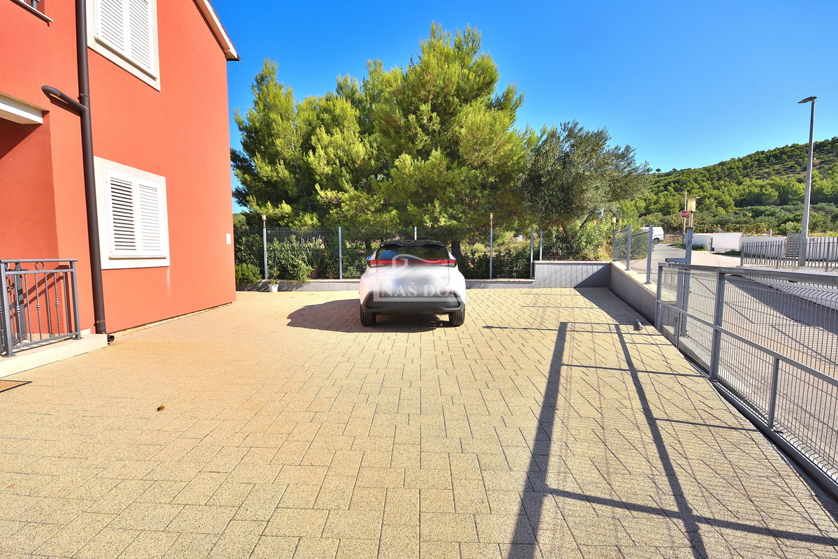 TRIBUNJ - casa con vista mare, a 400 m dalla spiaggia