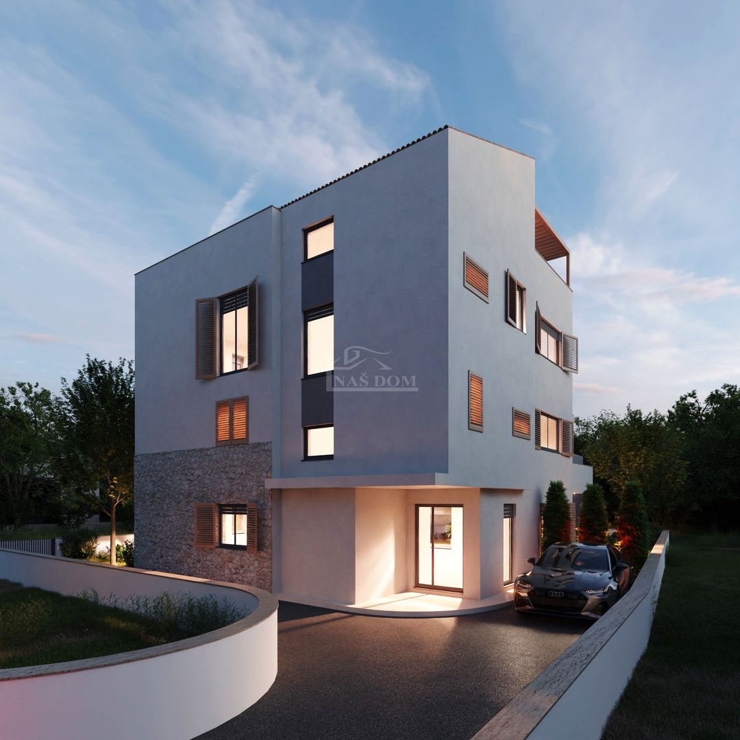 VODICE – TERRENO EDIFICABILE 748 m² CON PERMESSO DI COSTRUIRE DEFINITIVO, POSIZIONE TOP!