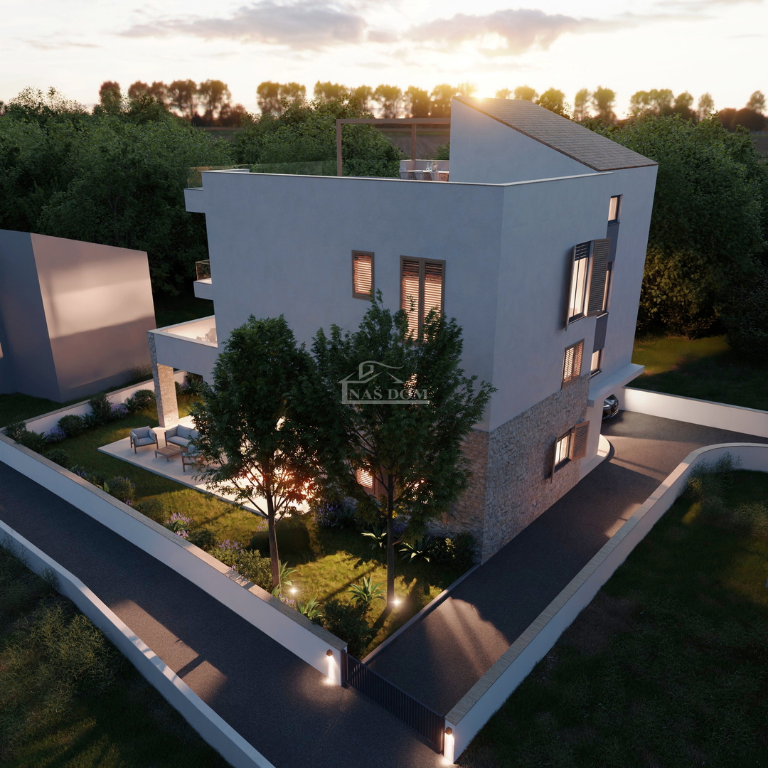 VODICE – TERRENO EDIFICABILE 748 m² CON PERMESSO DI COSTRUIRE DEFINITIVO, POSIZIONE TOP!