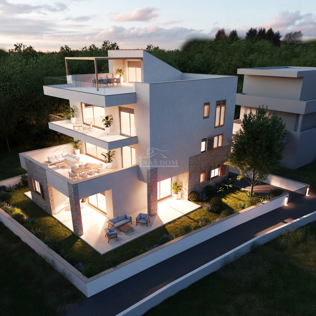 VODICE – TERRENO EDIFICABILE 748 m² CON PERMESSO DI COSTRUIRE DEFINITIVO, POSIZIONE TOP!