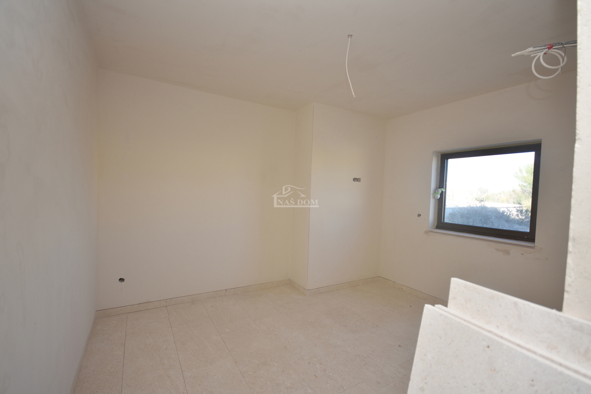 Vodice - Appartamento di lusso S1 al piano terra con giardino, vista mare