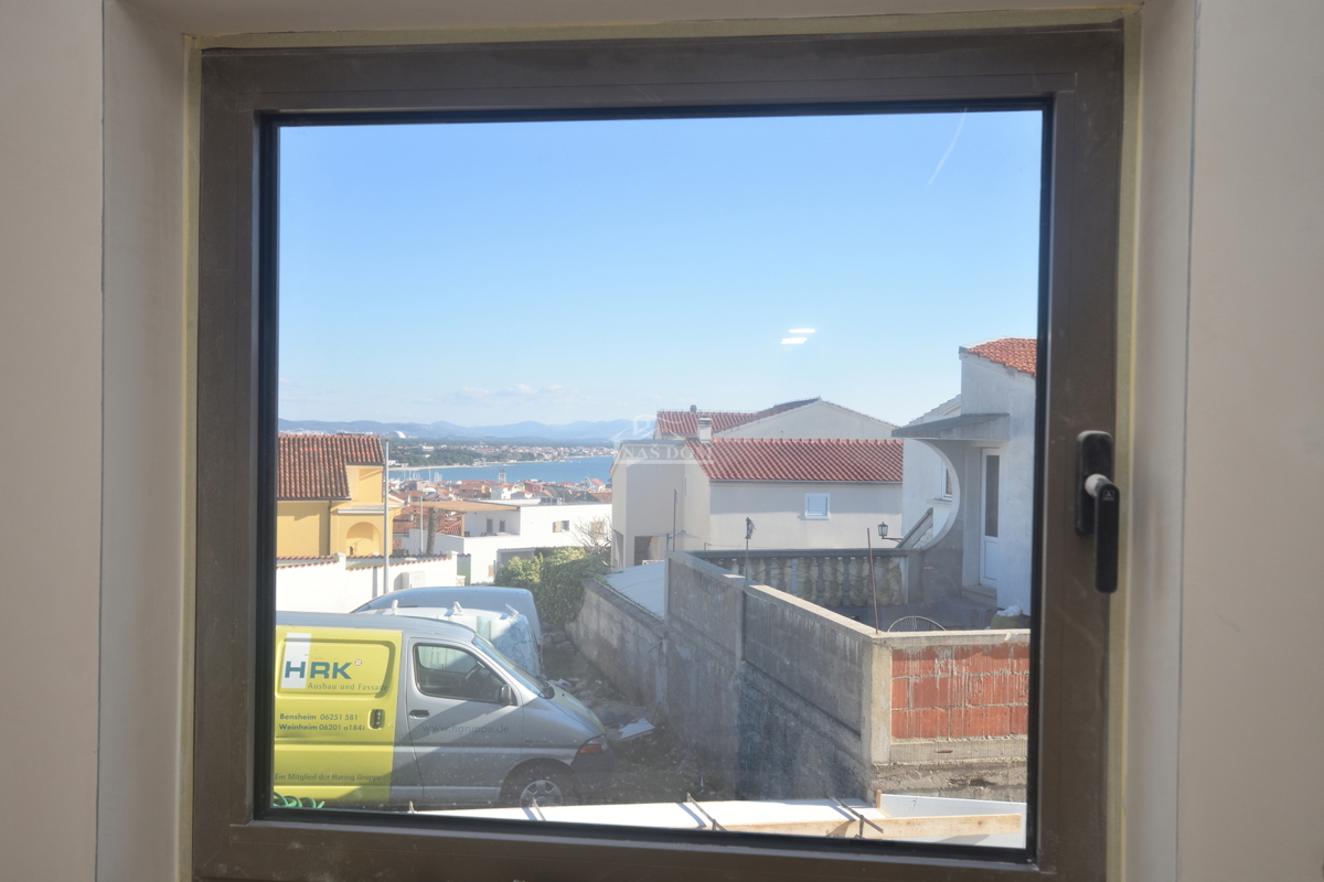 Vodice - Appartamento di lusso S1 al piano terra con giardino, vista mare