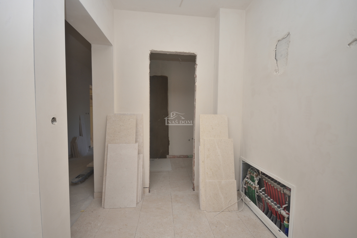 Vodice - Appartamento di lusso S1 al piano terra con giardino, vista mare