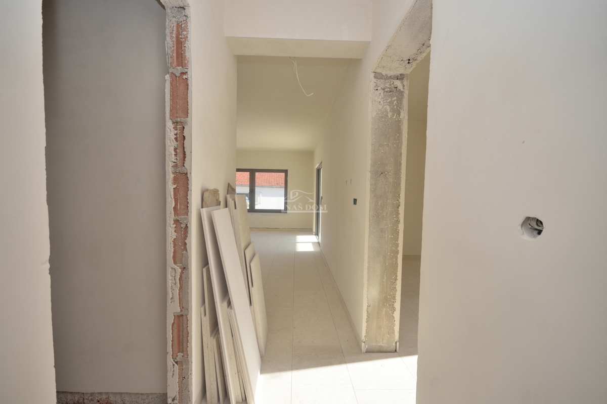 Vodice - Appartamento di lusso S2 al piano terra con giardino, vista mare