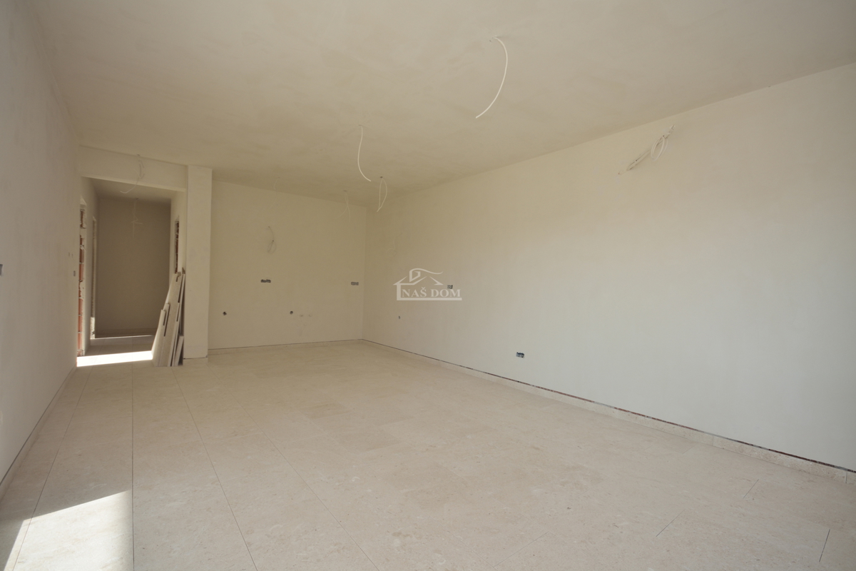 Vodice - Appartamento di lusso S2 al piano terra con giardino, vista mare