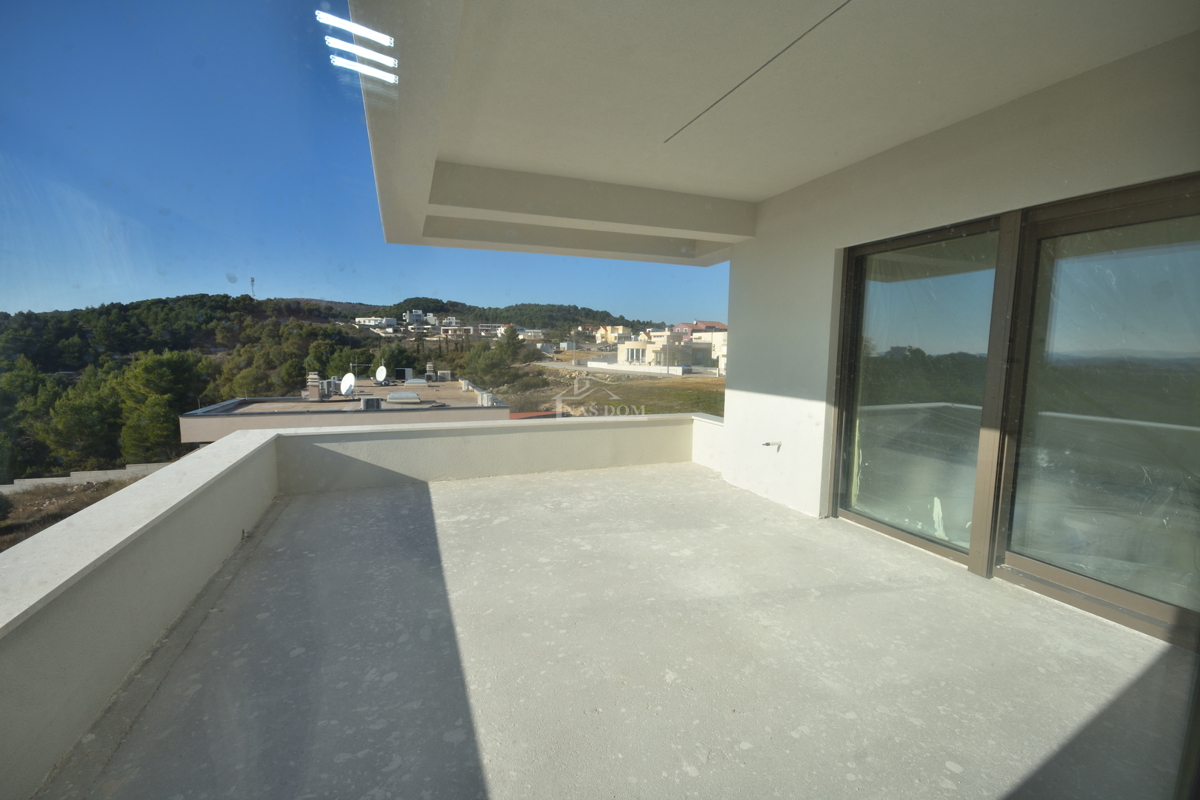 Vodice - Appartamento di lusso S10 con tre camere da letto, ascensore, vista mare, secondo piano