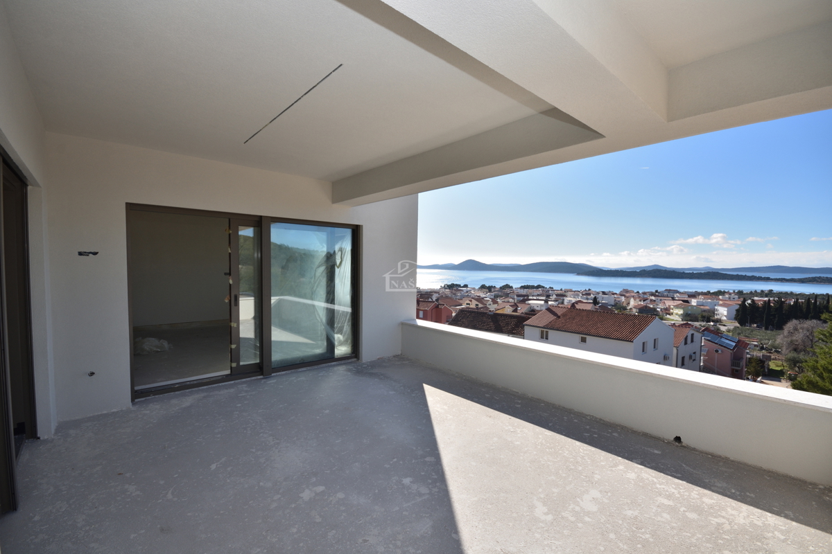 Vodice - Appartamento di lusso S10 con tre camere da letto, ascensore, vista mare, secondo piano