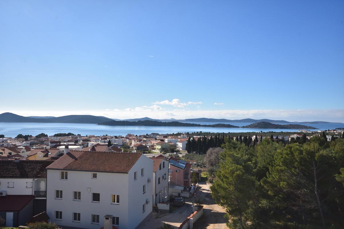 Vodice - Appartamento di lusso S10 con tre camere da letto, ascensore, vista mare, secondo piano