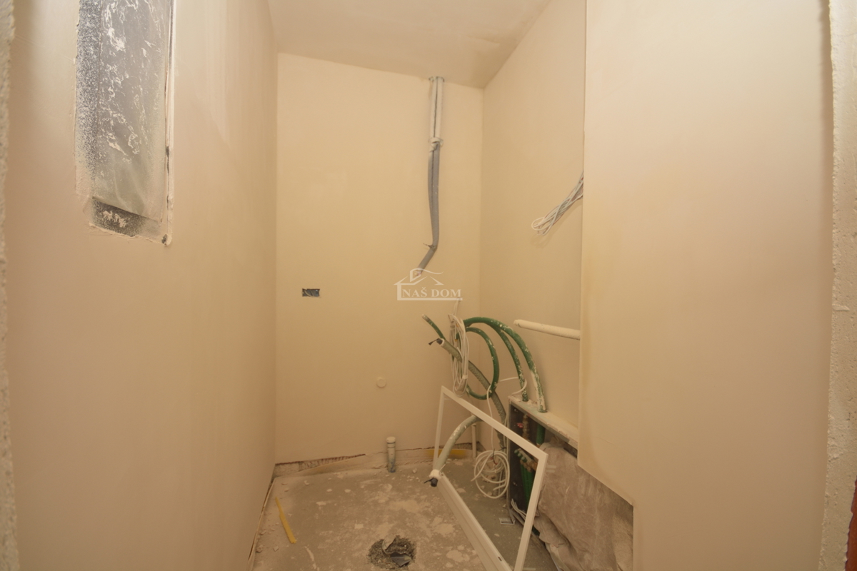 Vodice - Appartamento di lusso S10 con tre camere da letto, ascensore, vista mare, secondo piano