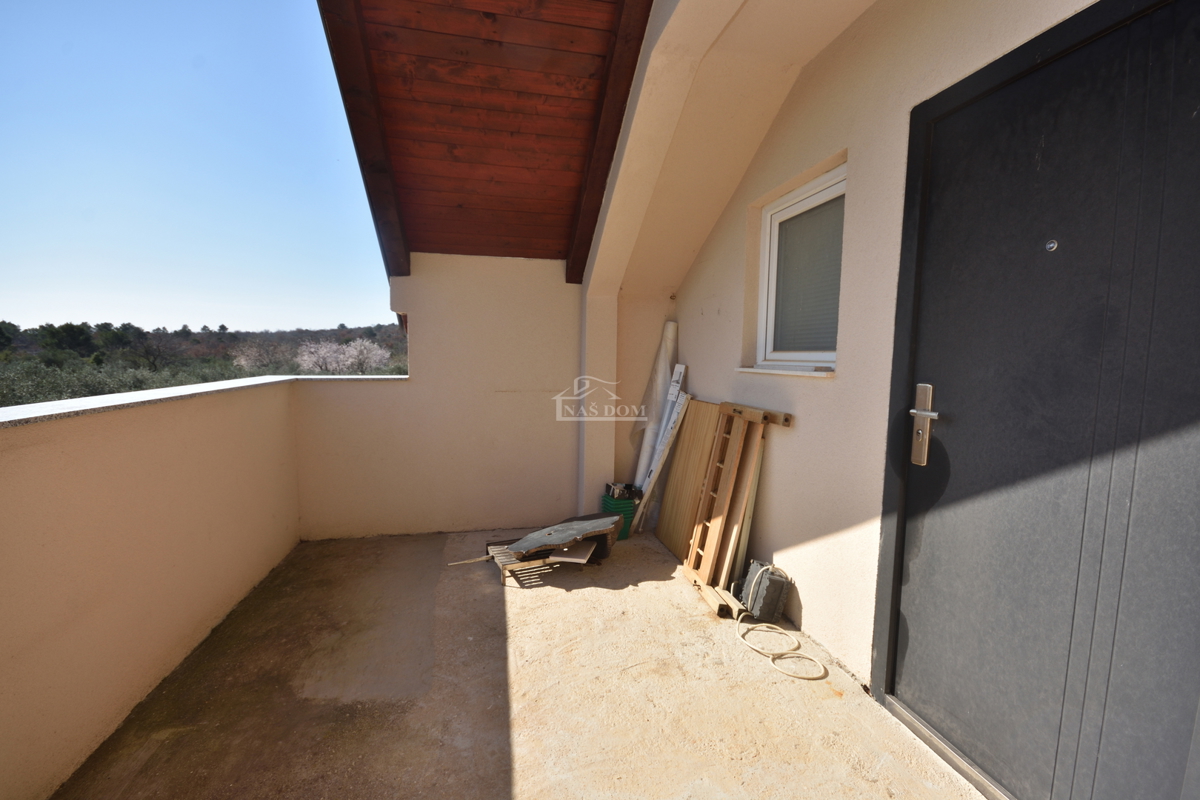 Vodice – Terreno agricolo con casa, uliveto e fabbricati accessori