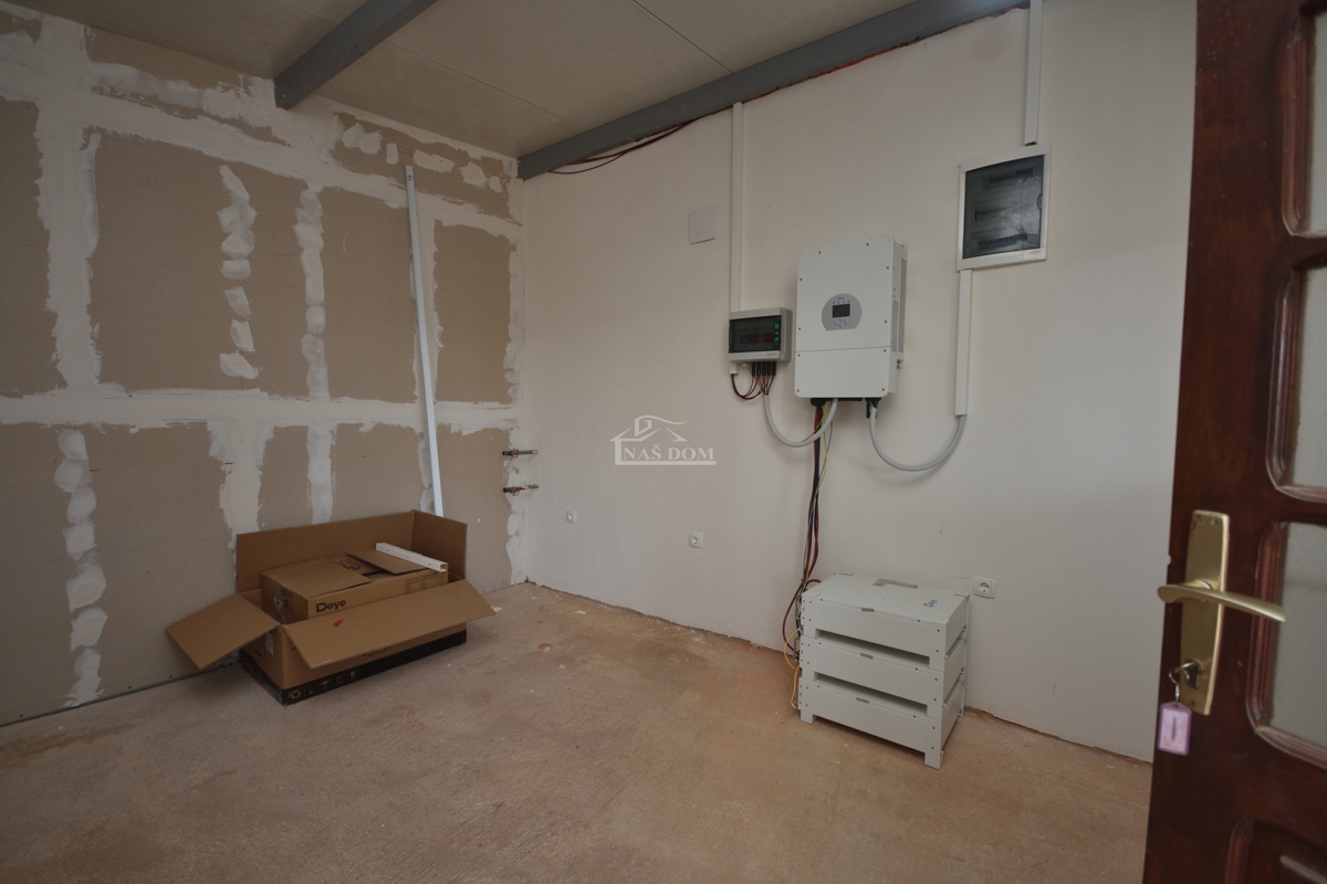 Vodice – Terreno agricolo con casa, uliveto e fabbricati accessori