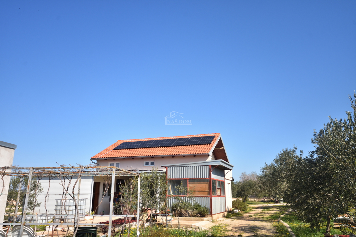 Vodice – Terreno agricolo con casa, uliveto e fabbricati accessori