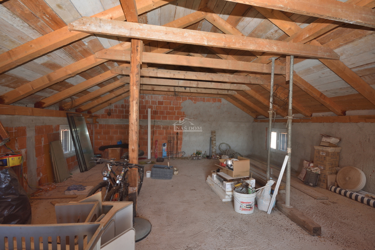 Vodice – Terreno agricolo con casa, uliveto e fabbricati accessori