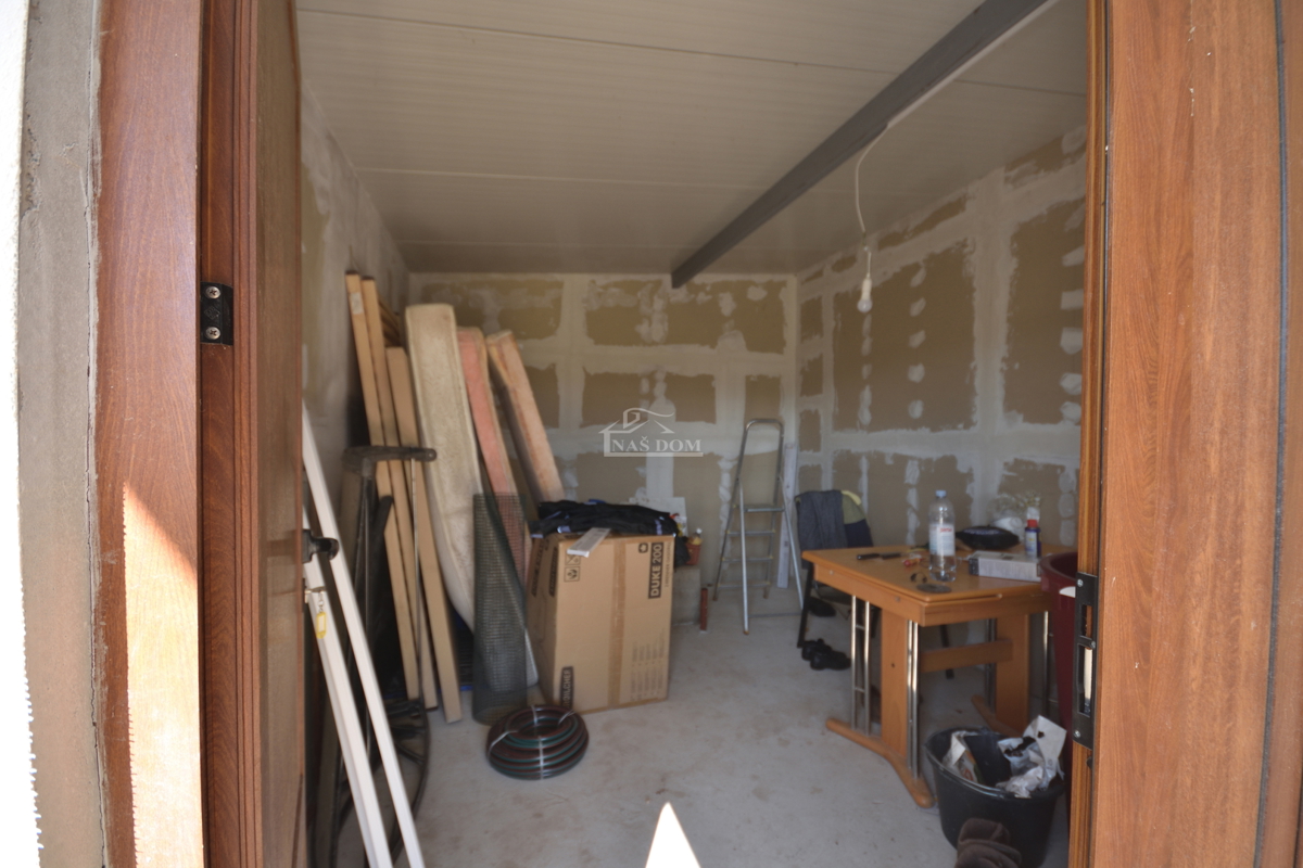 Vodice – Terreno agricolo con casa, uliveto e fabbricati accessori