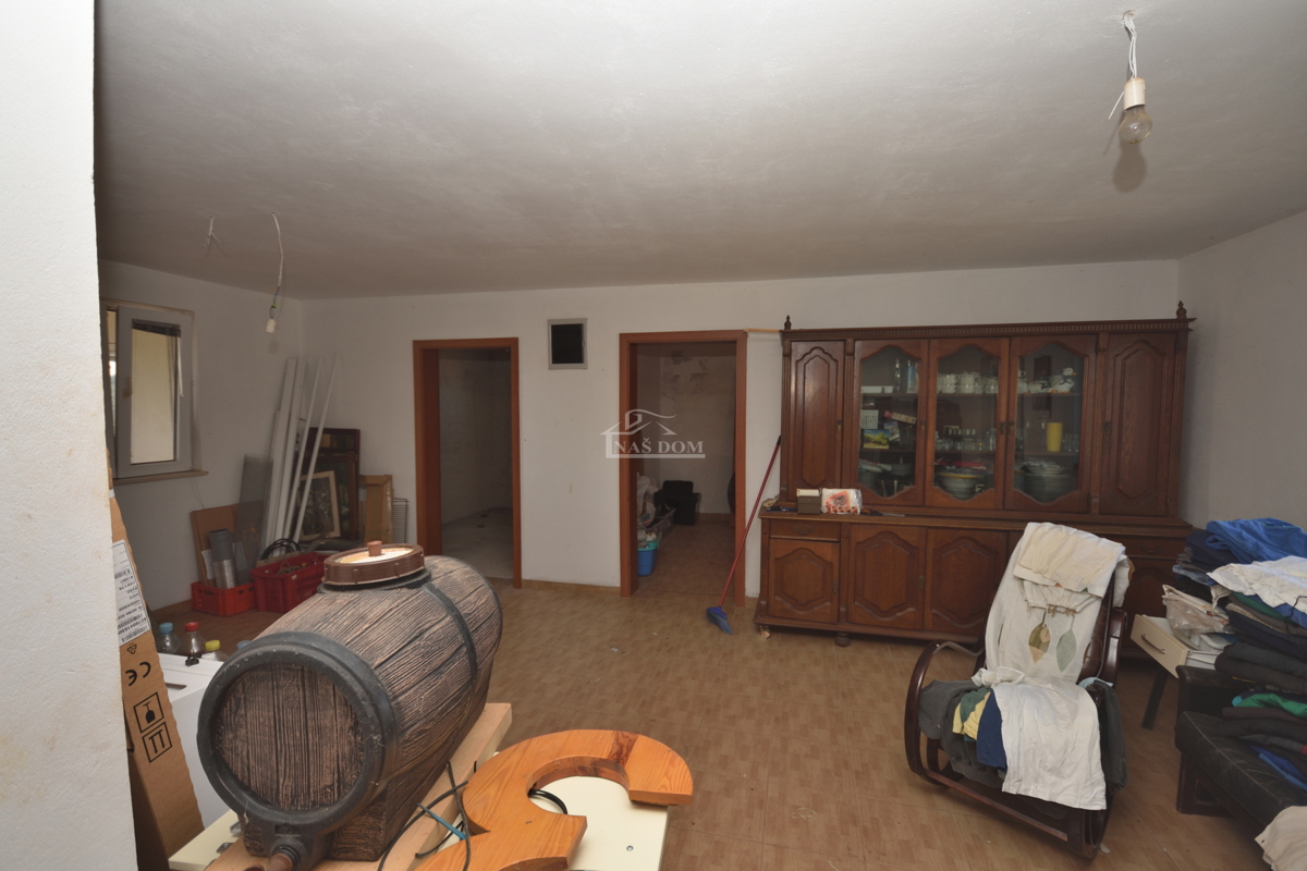 Vodice – Terreno agricolo con casa, uliveto e fabbricati accessori