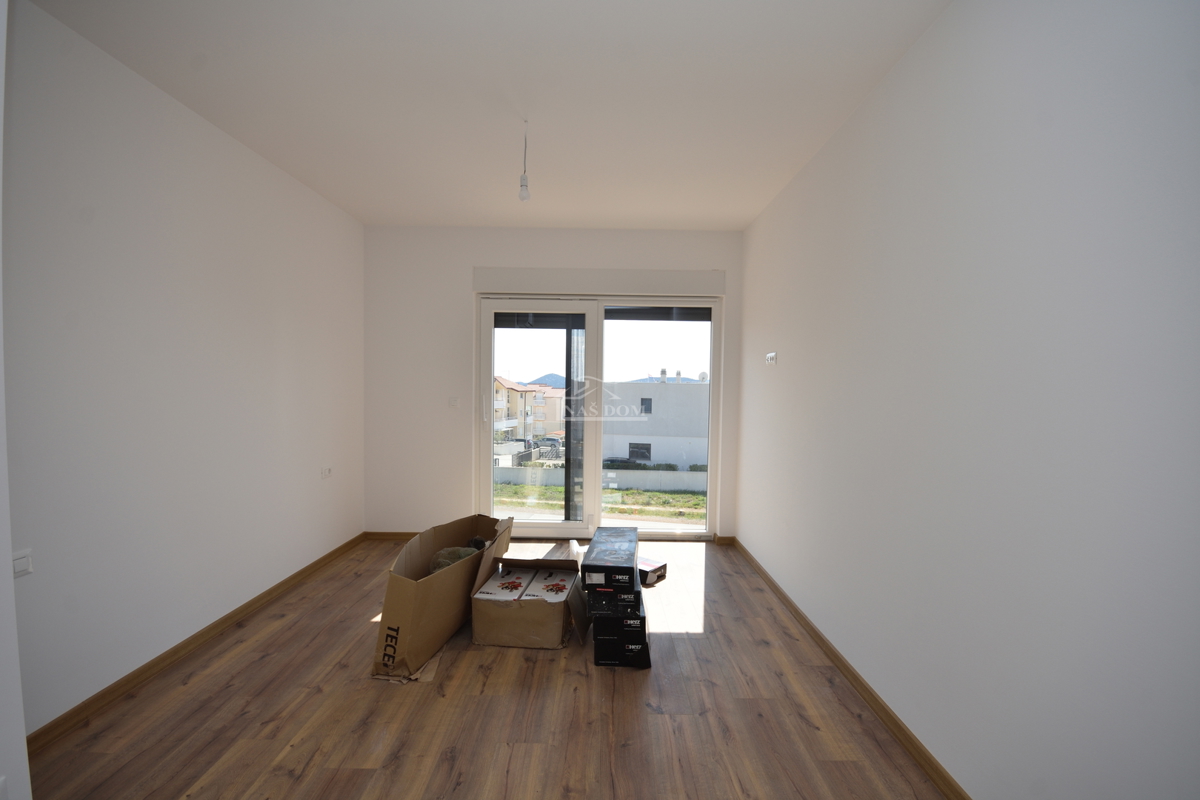 Nuova doppia casa su 3 piani, con piscina e giardino - 700 m dalla spiaggia